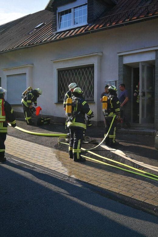 Kellerbrand mit Menschleben in Gefahr - Freiwillige Feuerwehr Wenden